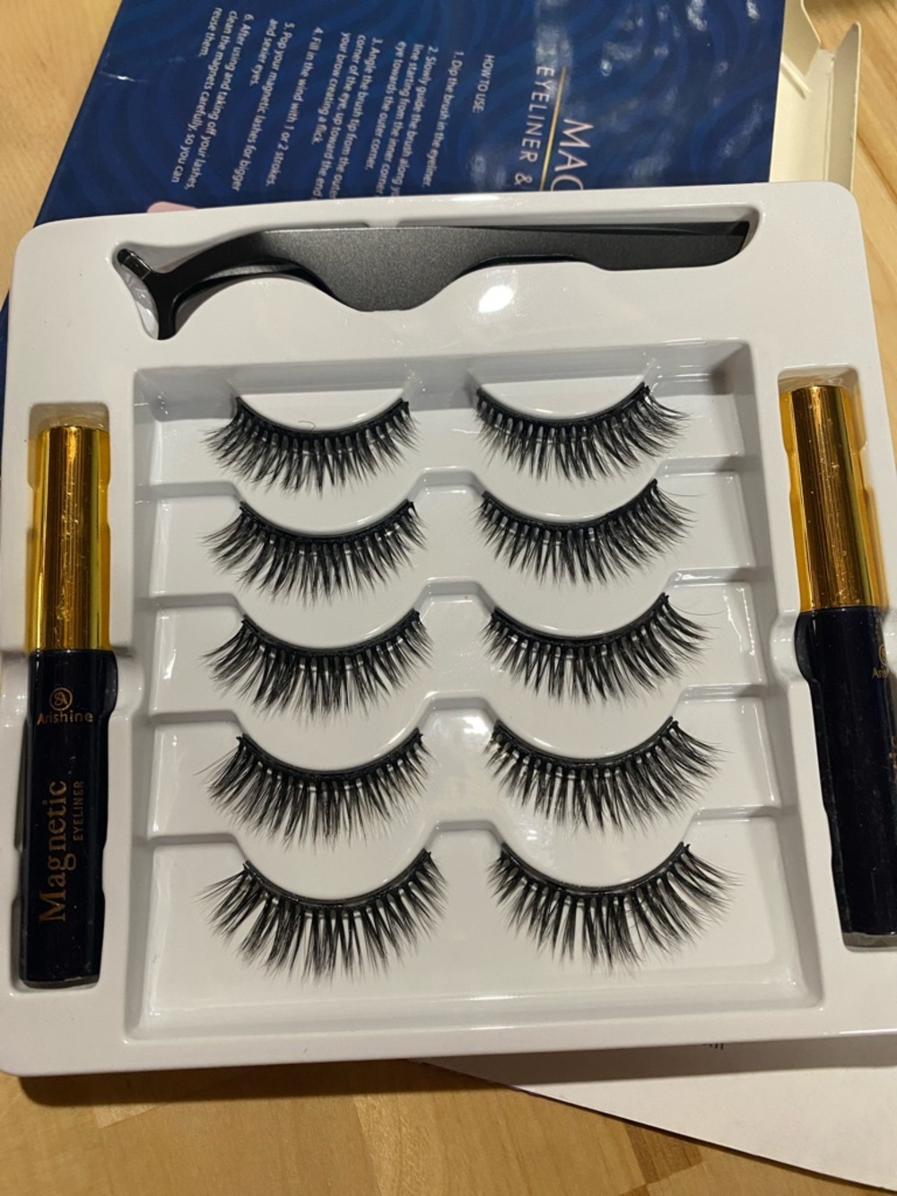 Magnetic Eyeliner & Eyelashes Kit - Picture 3 of 4